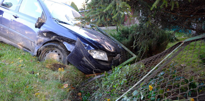 Kolizja osobówek przyczyną potrącenia dwóch pieszych [FILM]