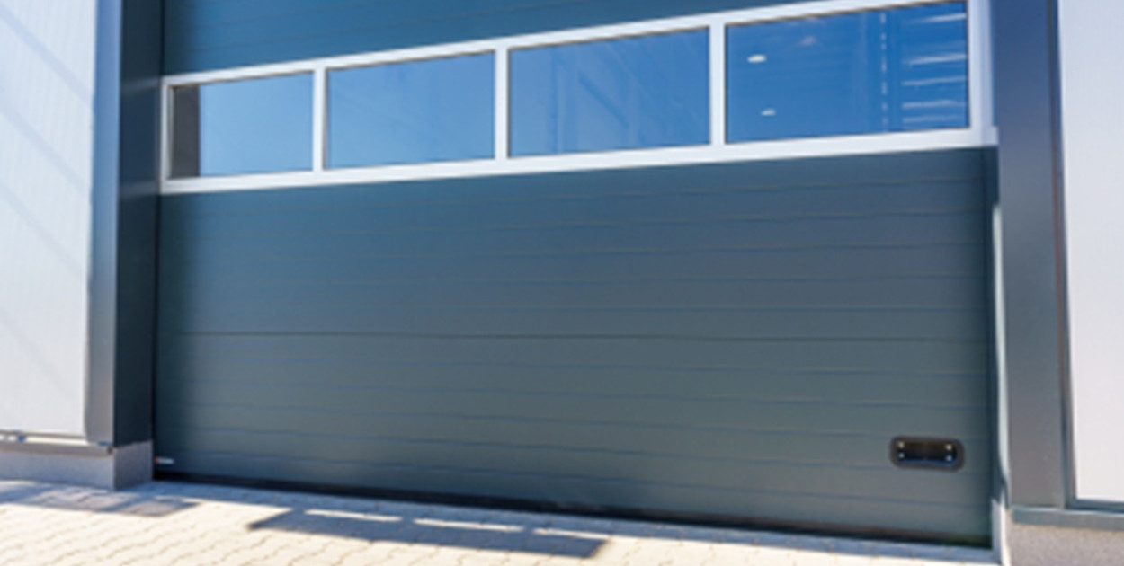 Przewodnik po bramach przemysłowych dla każdej firmy