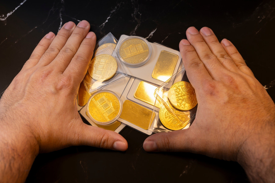materiały partnera Prezentacja monet wybitych w znanych światowych mennicach, przedstawiająca Kanadyjski Liść Klonowy z Royal Canadian Mint, Australijskiego Kangura z The Perth Mint oraz Amerykańskiego Orła