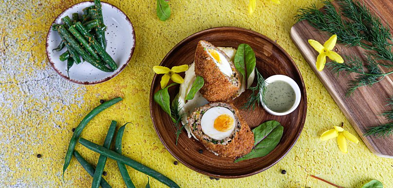  Kotlet faszerowany jajkiem w panko w sosie z grzybów shiitake