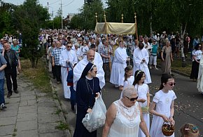 Nie wszyscy o tym wiedzą. Czy udział w procesji Bożego Ciała to obowiązek?-18381