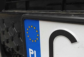 Rejestracja auta przez internet i koniec z przynoszeniem tablic. Rząd przyjął...-18486