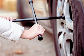 Z pozoru drobiazg, a może skończyć się tragedią. Urząd ostrzega kierowców-19226