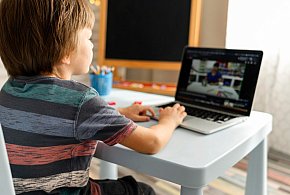 Popularni influencerzy mogą mieć kłopoty. Treści dla dzieci budzą kontrowersje-19239