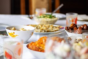 Polacy znów sięgną głębiej do kieszeni. Tyle wydają na świąteczne jedzenie-19439