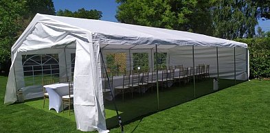 Wynajem namiotu na imprezę plenerową – co naprawdę ma znaczenie przy wyborze?