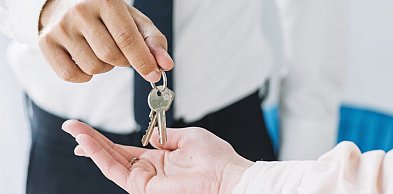 Bezpieczna transakcja nieruchomości krok po kroku — rola doświadczonego biura