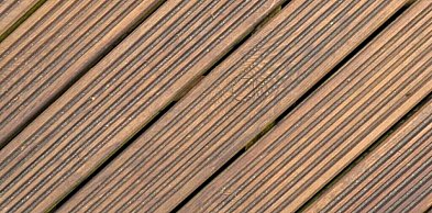 Materiały do budowy tarasu — drewno, akcesoria i impregnacja w praktyce