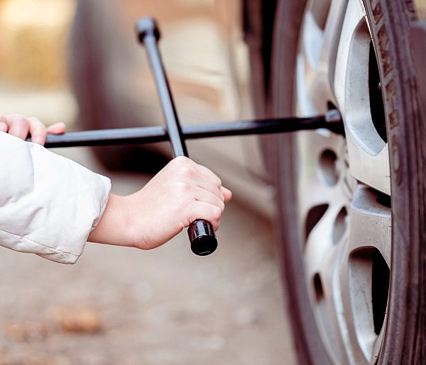 Z pozoru drobiazg, a może skończyć się tragedią. Urząd ostrzega kierowców-19226