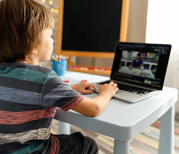 Popularni influencerzy mogą mieć kłopoty. Treści dla dzieci budzą kontrowersje-19239