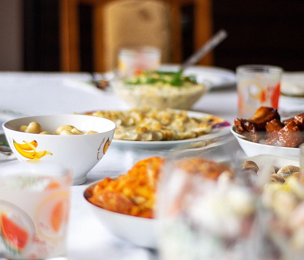 Polacy znów sięgną głębiej do kieszeni. Tyle wydają na świąteczne jedzenie-19439