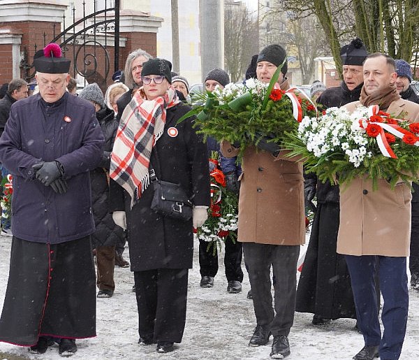Cześć i chwała bohaterom!-19627