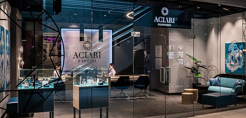 Co wybrać na zaręczyny - pierścionek z topazem czy może z rubinem?