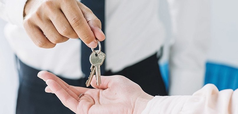 Bezpieczna transakcja nieruchomości krok po kroku — rola doświadczonego biura