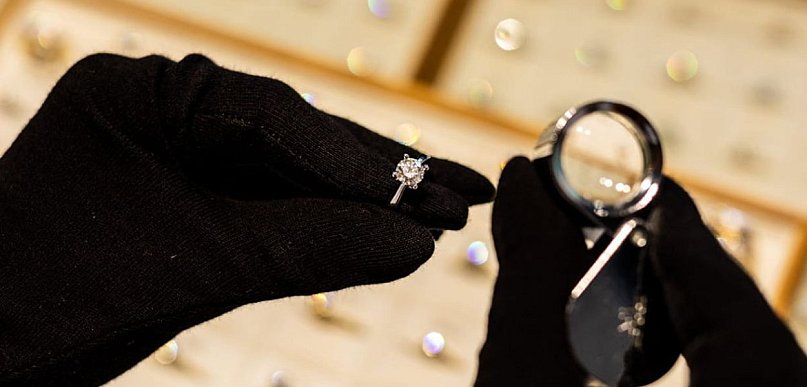 Oprawa emocji w szlachetnej formie