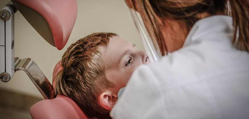 Implantologia oraz leczenie protetyczne i periodontologiczne