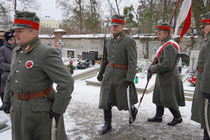 Cześć i chwała bohaterom!